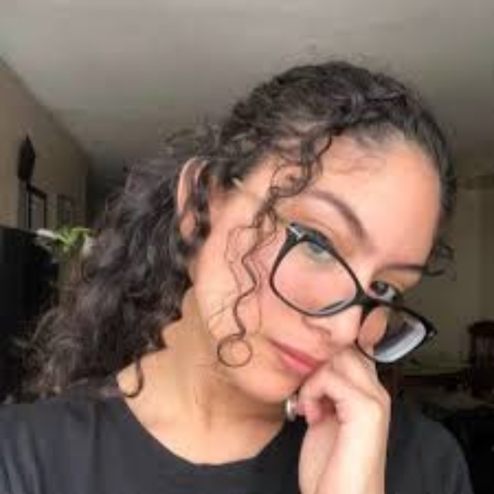 Meet your Posher, Estefania